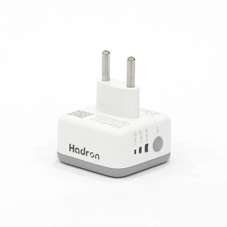 محافظ برق هوشمند تایمردار هادرون مدل P103 با پریز یونیورسال و قطع سریع برق